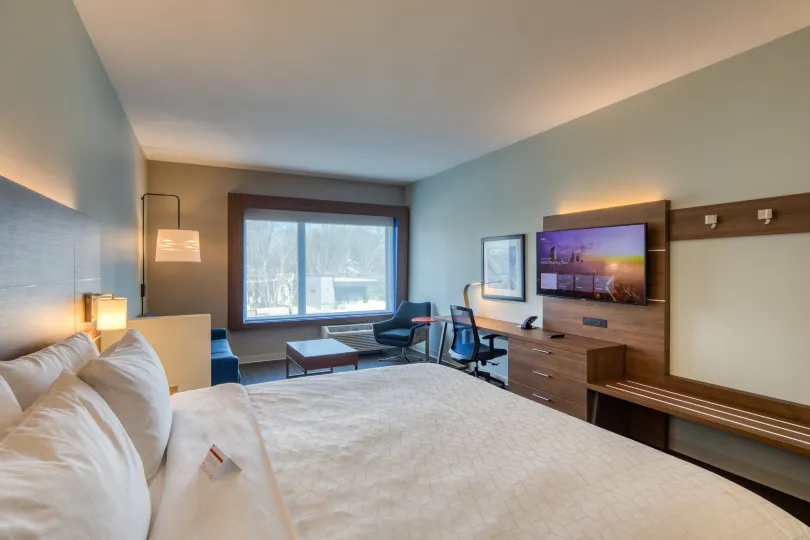 Holiday Inn Express & Suites Charlotte - South End