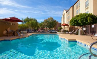 Holiday Inn Express & Suites Phoenix Airport