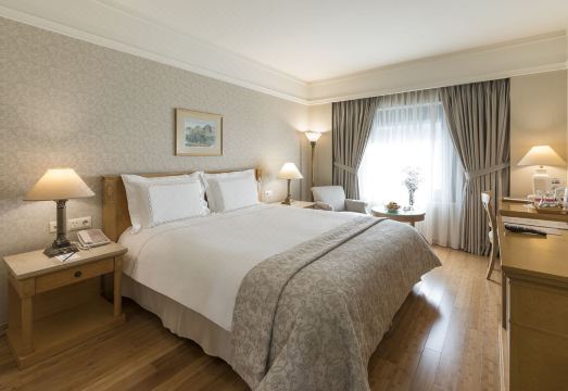 1. 졸루 그랜드 호..