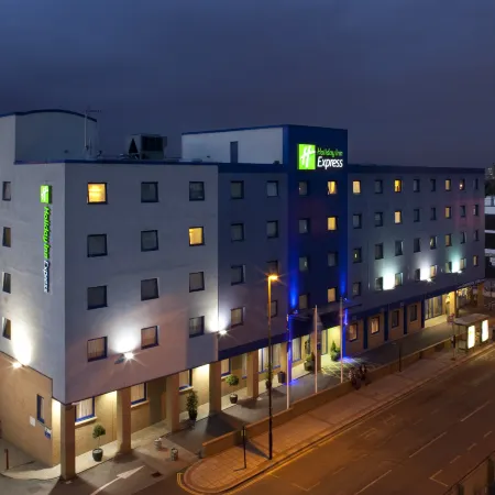 Holiday Inn Express LONDON - PARK ROYAL by IHG Отели рядом с достопримечательностью «Уэмбли»