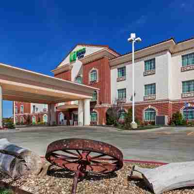 Holiday Inn Express & Suites Amarillo East Hotel Exterior