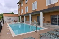 Comfort Inn & Suites Frisco - Plano - مسبح