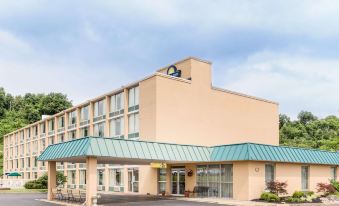 Days Inn by Wyndham Cambridge