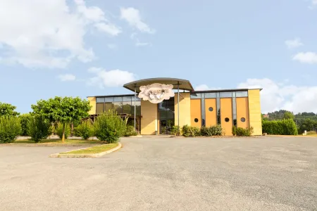 The Originals City Hôtel Albizia Sarlat-la-Canéda Отели в г. Ла Касань