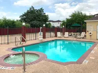 Comfort Suites Texas Ave Hotels near Bee Creek Park