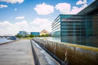 Holiday Inn Express & Suites Phoenix-Tempe