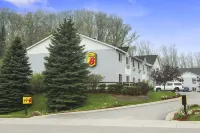 Super 8 by Wyndham Manistee Hotels in Manistee County