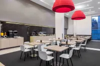 Travelodge Hotel Sydney Airport - breakfast