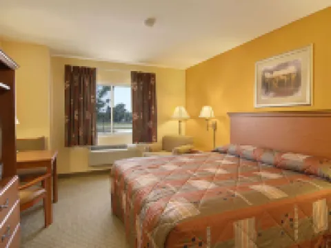 ซุปเปอร์ 8 บายวินด์แฮม โทพีกา ที่ฟอร์บส์แลนดิ้ง โรงแรมในโทพีกา