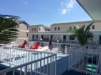 White Caps Motel - Beach