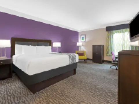 La Quinta Inn & Suites by Wyndham Pearland - Houston South Hotels in Pearland