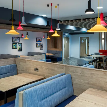 Holiday Inn Express CAMBRIDGE WEST - CAMBOURNE by IHG Отели в г. Кембридж