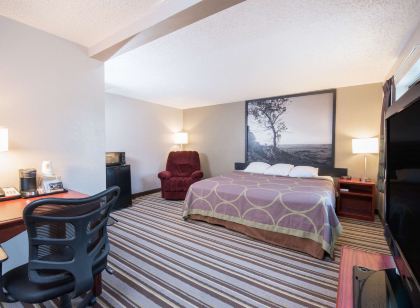 詹姆斯敦速8飯店