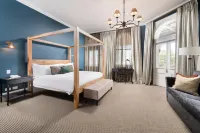 The National Hotel Các khách sạn gần The University of Notre Dame Australia