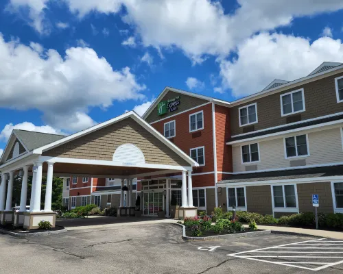Holiday Inn Express & Suites ROCHESTER by IHG Hotels in Strafford County