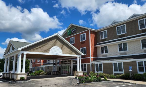 Holiday Inn Express & Suites Rochester by IHG