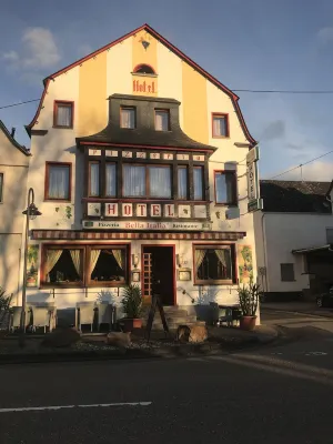 Hotel Bella Italia Hôtels à proximité de : Château d'Eltz