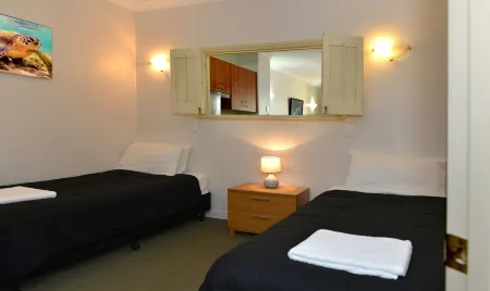 Waterfront Terraces Отели рядом с достопримечательностью «Кэрнс Эспланаде Лагун»