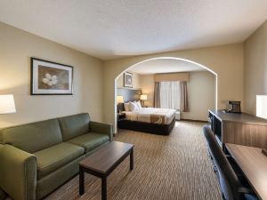 Quality Inn & Suites Fishkill South Near I-84