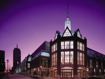 DoubleTree by Hilton Hotel Milwaukee Downtown Các khách sạn ở Milwaukee