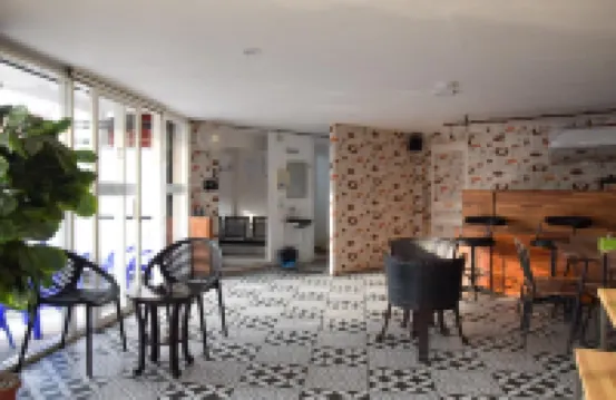 RedDoorz near Pelabuhan Tanjung Perak 2 Surabaya Hotel di Kecamatan Pabean Cantikan