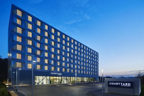 Courtyard Luton Airport Hotels in Harpenden