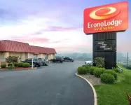 Econo Lodge Inn & Suites Triadelphia - Wheeling - parking