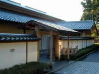 Menard Aoyama Resort: Wafukan Utatsu Hotels in Iga