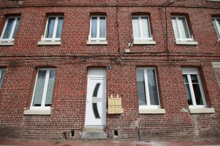 Santorini - Design Apartment in the Heart of Fere