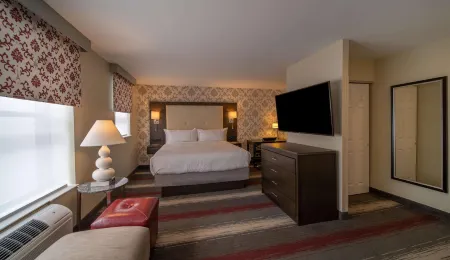 West End Washington DC, Tapestry Collection by Hilton Отели рядом с достопримечательностью «Собор Святого апостола Матфея»