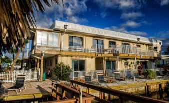 Bayview Plaza Waterfront Resort