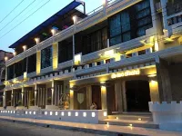 De Sea Almond Resort Hotels near Nakakatuwa tree