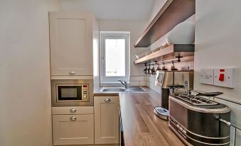 Newhall Lodge - Housity