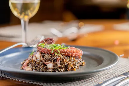 Almenat Embu Das Artes, Tapestry Collection by Hilton Отели в г. Эмбу