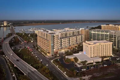 Holiday Inn Express & Suites Charleston Dwtn - Westedge