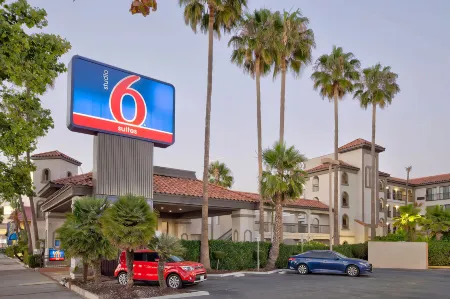 Suites Lawndale, CA – South Bay