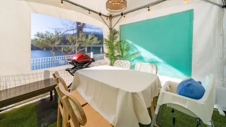 Chuncheon El Dorado Kid's Pension Отели рядом с достопримечательностью «Остров Нами»