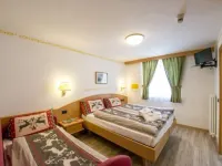 Hotel Villa Rosella Park & Wellness Hotels in Canazei