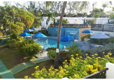 Plum Tree Club Отели в г. Бриджтаун