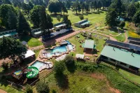 Gooderson Monks Cowl Golf Resort - parking