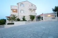 Barba Petra Dvori Apartments Hotels in Brac Island