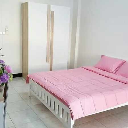 SV Apartment Bangyai Отели рядом с достопримечательностью «Торговый центр Central Plaza WestGate»