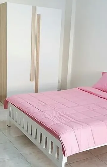 ห้องดีลักซ์ เตียงใหญ่ 1 เตียง