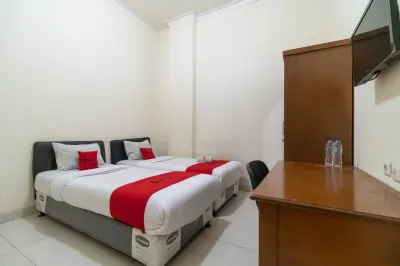 RedDoorz Near Universitas Esa Unggul Bekasi Harapan Indah Gujrag Cell 주변 호텔