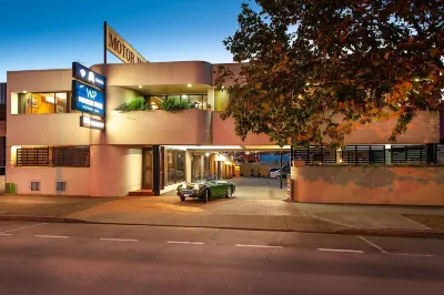 Winsor Park Motor Inn Hotels near Sunglass Hut Myer Albury