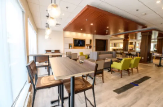 Holiday Inn Express & Suites DAYTON EAST - BEAVERCREEK by IHG Hotels in Beavercreek