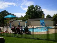Porepunkah Pines Holiday Park - Pool