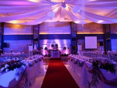 Sequoia Hotel, Quezon City Отели рядом с достопримечательностью «The Immaculate Conception Cathedral of Cubao»