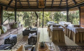 Ndlovu Safari Lodge