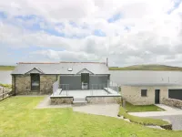 Dozmary Pool Barn Hotels near Menheniot Methodist Chapel